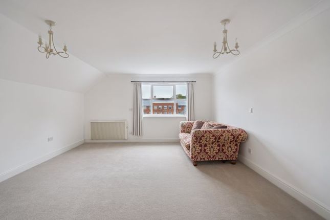 19 Oram Court, Dean Street, Marlow photo 2