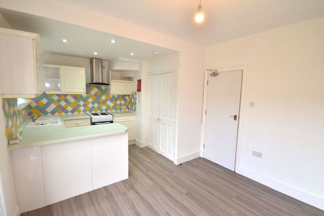 39 Hamden Crescent, Dagenham photo 3