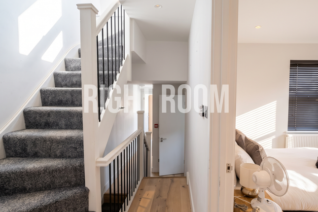 7 Scrubs Lane, London photo 4