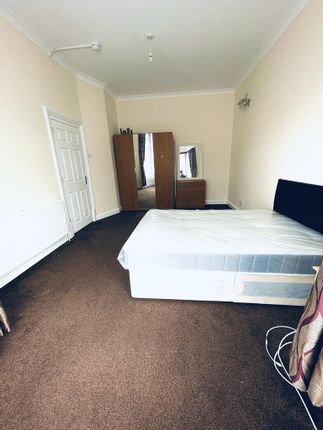Thumbnail Shared accommodation to rent in Grosvenor Road, Ilford