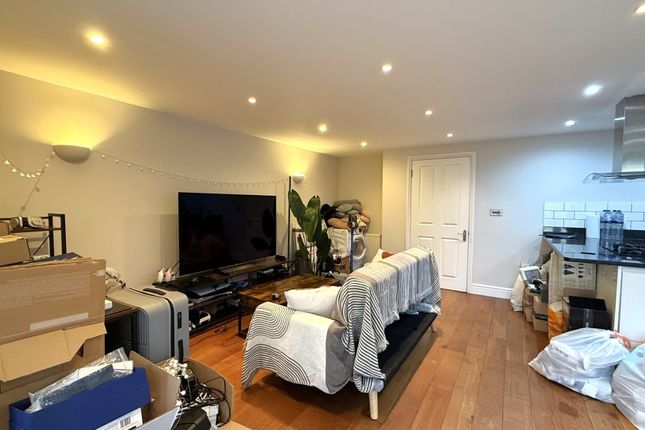 Flat 1, 12 Aldershot Road, Guildford photo 4