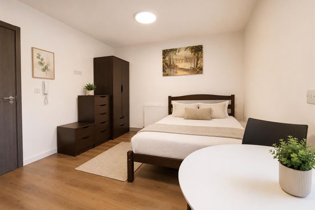 Room 11, 163C, Parish Lane, London photo 4
