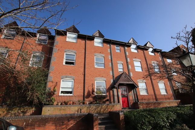 Flat for sale in Dale Road, Reading
