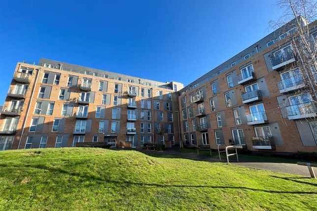 Flat for sale in Pontes Avenue, Hounslow