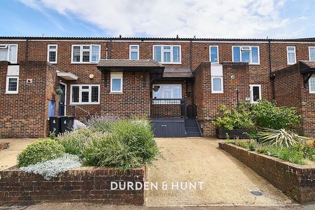 Thumbnail Terraced house for sale in Thatchers Close, Loughton