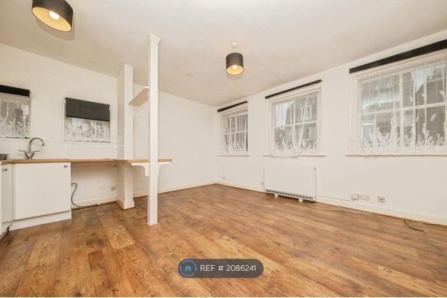 Flat, Quayside Court The Quay, Harwich photo 2