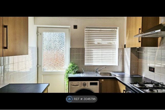 Corby Drive, Englefield Green, Egham photo 5
