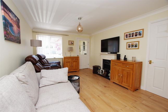 6, Laughton Way, Swindon photo 3
