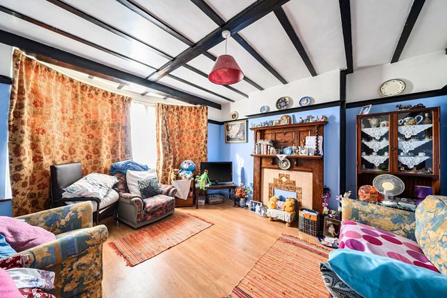 6, Courthouse Road, London photo 2