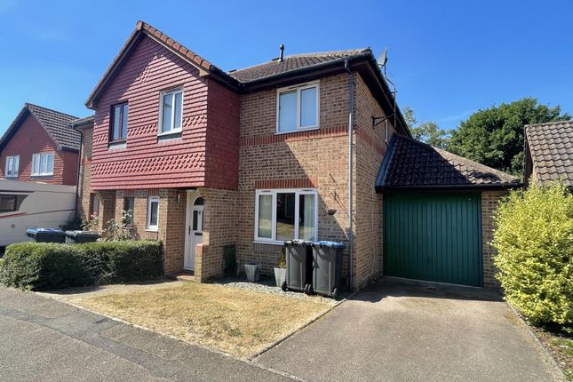 3 bed property to rent in Rastrick Close, Burgess Hill RH15