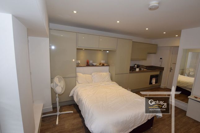 Studio to rent in |Ref: R205933 |, Canute Road, Southampton