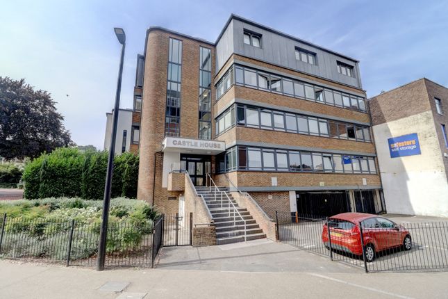1-bed flat on 4 Castle House,, Desborough Road, Buckinghamshire, £190,000