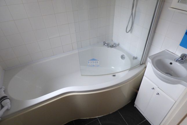 74, Marlas Road, Pyle photo 4