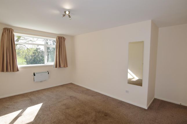 26, Dereham Court, Leamington Spa photo 5