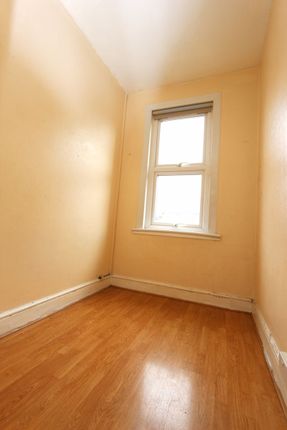143a, Gladstone Avenue, London photo 5