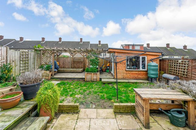 27 Honeycroft, Loughton photo 4