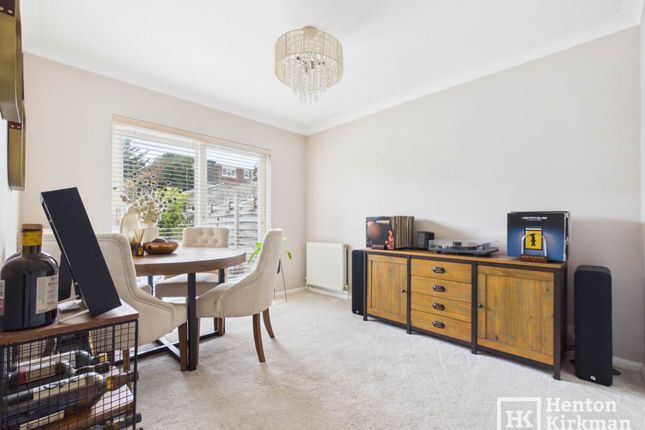 8, Crescent Close, Billericay photo 4
