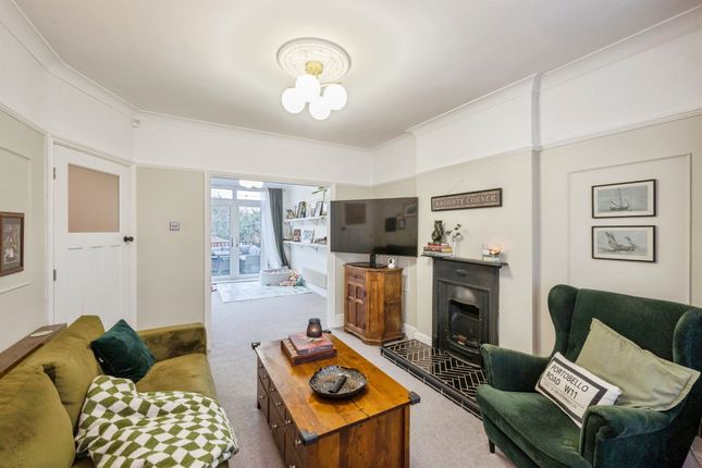 4, Dell Crescent, Doncaster photo 2