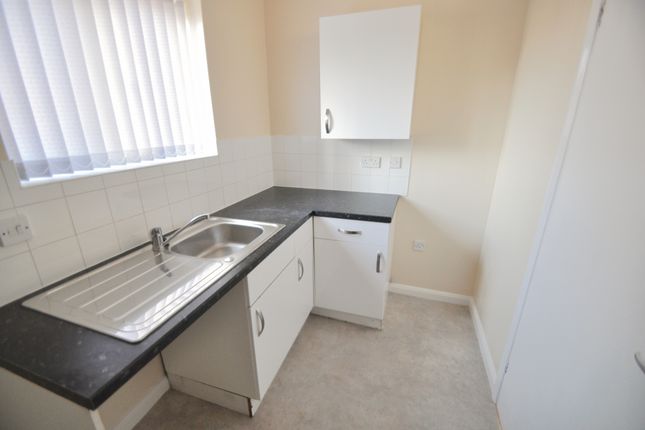 Thumbnail Flat to rent in Woodfield Road North, Ellesmere Port