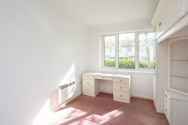 Flat for sale in Lawrence Court, Seacroft Gardens, Watford, Hertfordshire