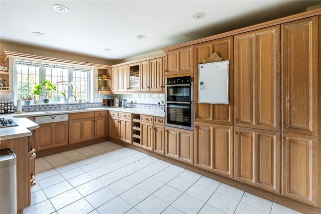 5, Dumville Drive, Surrey photo 3
