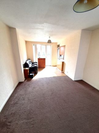 3, Stuart Crescent, Hayes photo 2