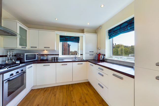 4 flat 8, Meggetland View, Edinburgh photo 2