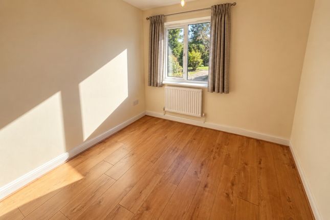 2, Fairlands Court, Fairlands Avenue, Surrey photo 4