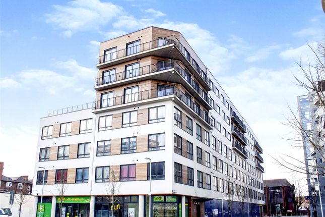 Thumbnail Flat for sale in Chatham Place, Reading, Berkshire