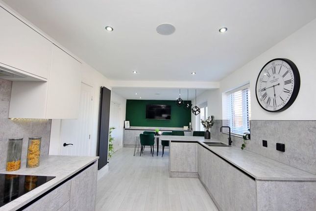 11, Apple Tree Court, Healing photo 4