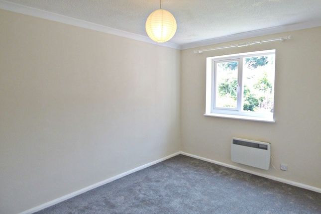 18, Castleview Gardens, High Wycombe photo 4