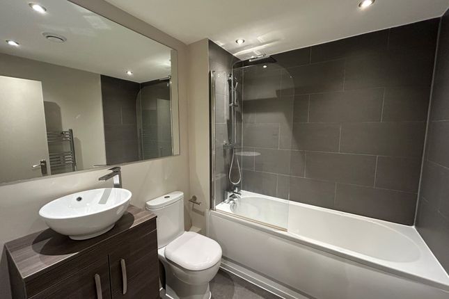 Flat 4, Manchester photo 4