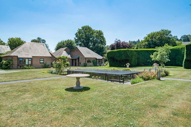 30 Bowling Court, Henley-On-Thames photo 4