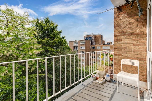 119, High Mount, London photo 4