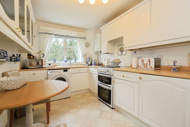 Flat 1, Fairways Court, Oldnall Road, KIDDERMINSTER photo 4
