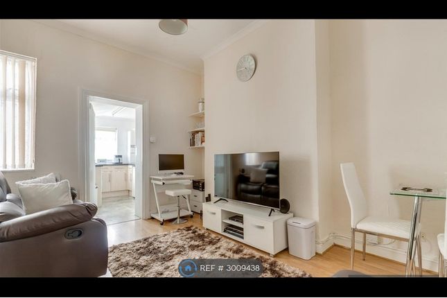Flat, Selsdon Road South Croydon, London photo 4