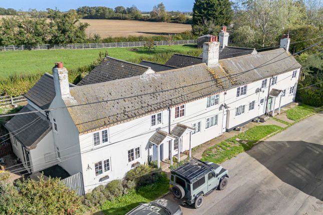 2 The Cottages, Huntingdon photo 2