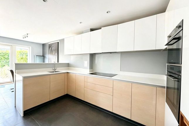 11 Elderberry Close, Romford photo 4