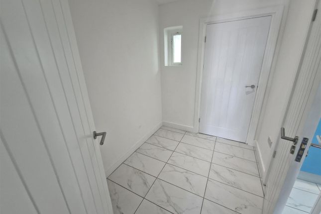 157, Plains Avenue, Maidstone photo 5