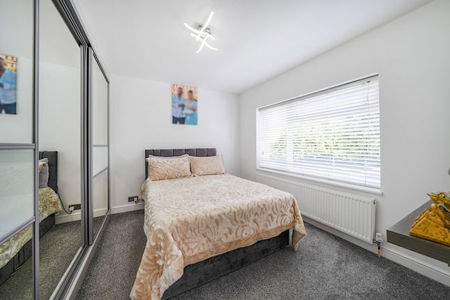 10, Roman Close, Uxbridge photo 4