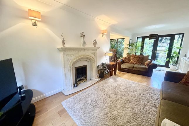 32, Oxford Drive, Leeds photo 4