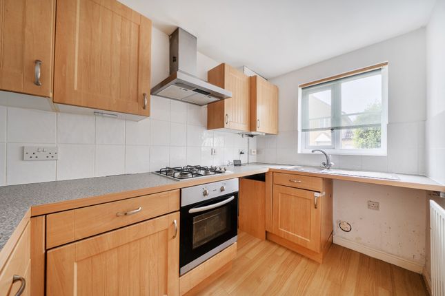 24, Highwood Drive, STROUD photo 2