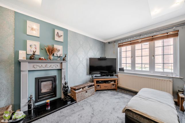 34, Hawkley Drive, Tadley photo 4