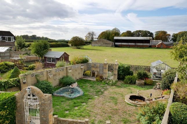 Lucinda, Compton Road, Calne photo 2