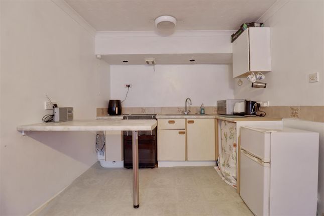 Flat 18 Wellington Court, 26, Waterloo Road, Havant photo 3