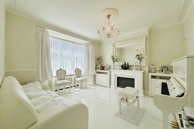 Beverley Drive, Edgware photo 2