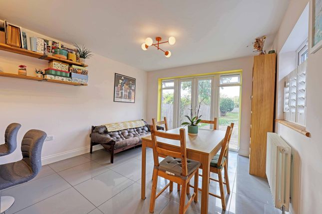 145 Whyteladyes Lane, Maidenhead photo 4