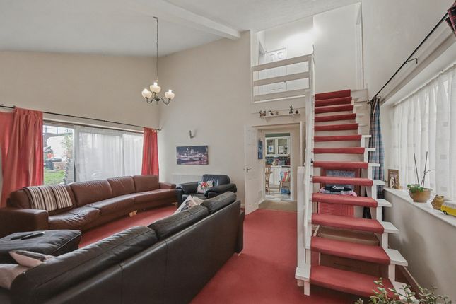 6, Appletree Walk, Braintree photo 2