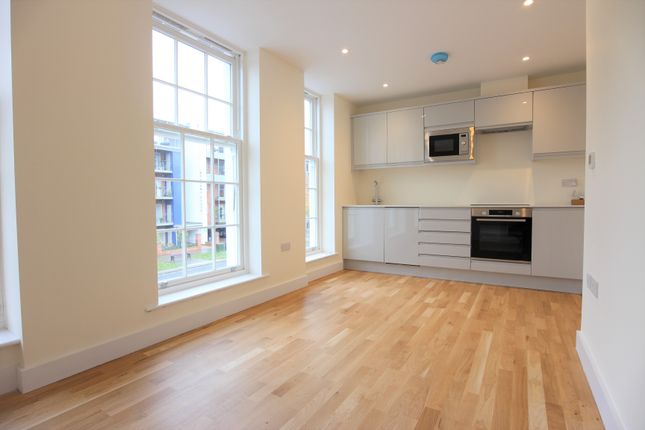 Flat to rent in New Zealand Avenue, Walton-On-Thames