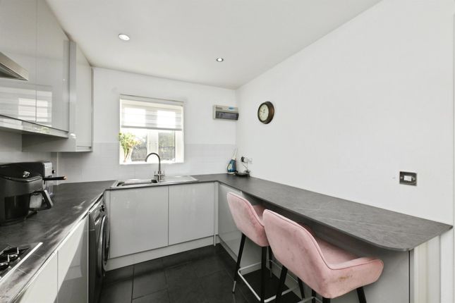 37, Robinia Road, Broxbourne photo 4